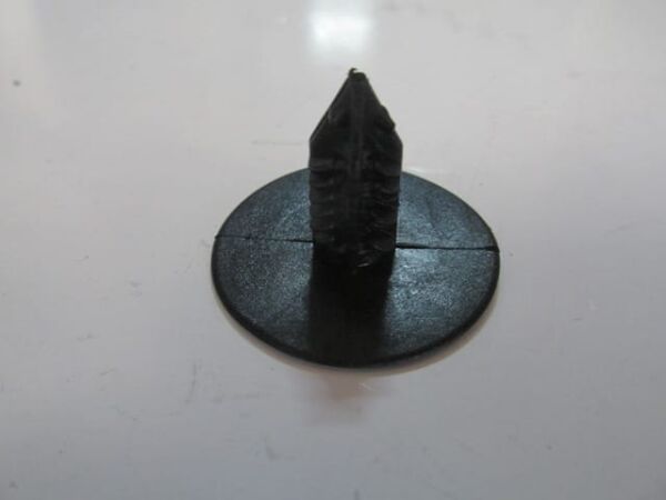 UNIVERSAL UNIVERSAL-; ÇAMURLUK DAVLUMBAZ KLİPSİ (RENAULT/DACIA)