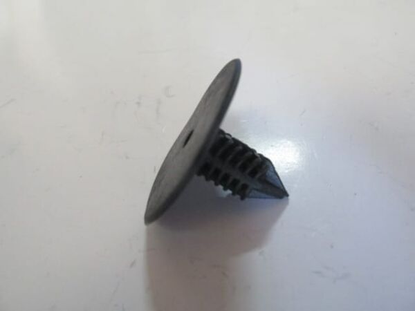 UNIVERSAL UNIVERSAL-; ÇAMURLUK DAVLUMBAZ KLİPSİ (RENAULT/DACIA) (SİYAH)