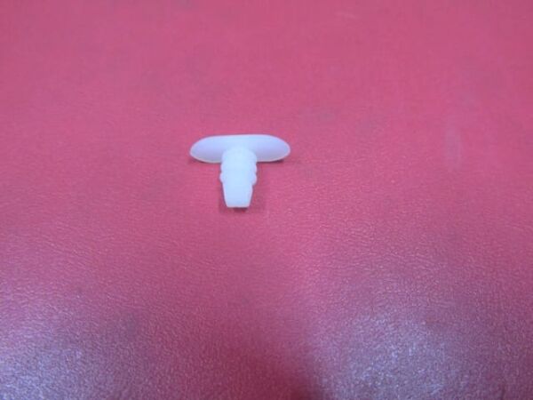 UNIVERSAL UNIVERSAL-; ÖN/ARKA KAPI TOZ LASTİĞİ KLİPSİ E TİPİ TÜM ARAÇLAR İÇİN