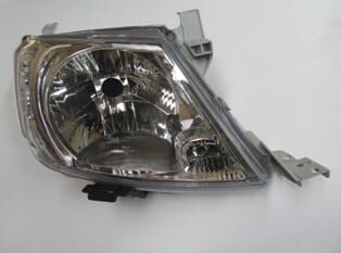 TOYOTA HILUX- PICK UP VIGO- 10/11; FAR LAMBASI SAĞ ELEKTRİKLİ/MOTORSUZ/BEYAZ SİNYALLİ (H4)