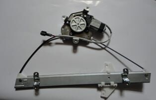 HYUNDAI ATOS- 98/01; ÖN CAM KRİKOSU SOL ELEKTRİKLİ/MOTORLU 2FİŞLİ