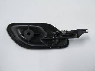 BMW 5 SERI- E39- 96/00; ÖN KAPI İÇ AÇMA KOLU SOL SİYAH (HUSHAN)