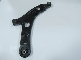 HYUNDAI I30- 12/16; ÖN ALT TABLA SAĞ (BURÇLU/ROTİLLİ) (SALINCAK) (SH)