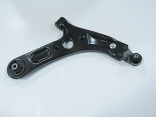 HYUNDAI I30- 12/16; ÖN ALT TABLA SAĞ (BURÇLU/ROTİLLİ) (SALINCAK) (SH)