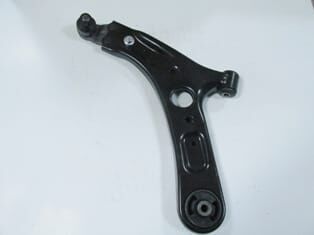 HYUNDAI I30- 12/16; ÖN ALT TABLA SOL (BURÇLU/ROTİLLİ) (SALINCAK) (SH)