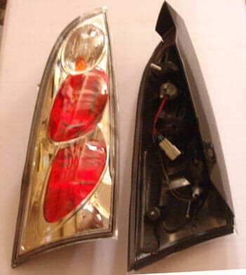 FORD FOCUS- HB- 98/05; MODİFİYE STOP LAMBASI SAĞ/SOL SET 2 PARÇA NİKELAJLI/KIRMIZI (5KAPI) (TYC)