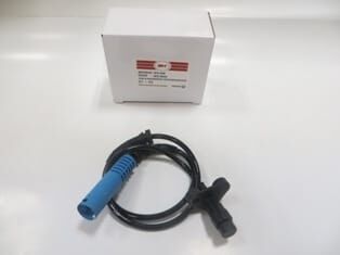BMW 5 SERI- E39- 96/00; ABS SENSÖRÜ ÖN SAĞ/SOL AYNI (ADET) 2 FİŞ 520İ/523İ/525İ/528İ/530İ/535İ (