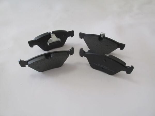 MERCEDES E CLASS- W211- 03/06; ÖN FREN BALATASI(KABLOSUZ)DİSK(155,3X69,3X19,4/156,4X63,9X19,4)BR