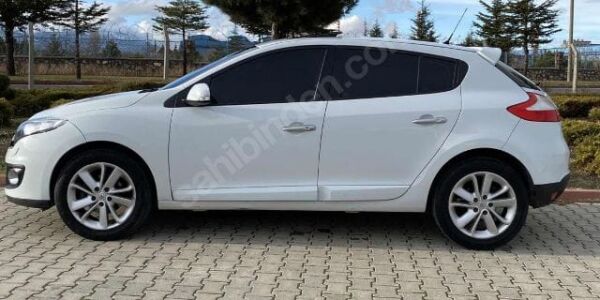 RENAULT MEGANE- 3- HB- 10/13; ARAÇ BİLGİLERİ VE RESİMLERİ