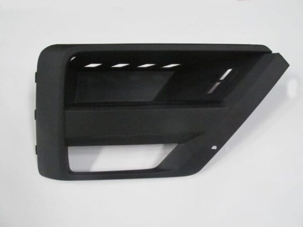 VOLKSWAGEN CRAFTER- 18/25; SİS LAMBA KAPAĞI SAĞ SİS DELİKLİ/SENSÖR DELİKSİZ (TYG)