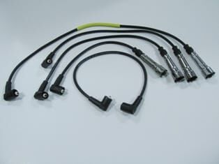 SKODA FELICIA- 99/01; BUJİ KABLOSU TAKIM (8V)(AEE)1.6 CC (YOW JUNG)