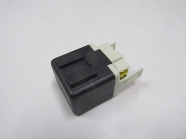 UNIVERSAL UNIVERSAL-; ROLE (5 UÇLU) SİYAH (H302 TİPİ)TÜM JAPON/KORE ARAÇLAR İÇİN