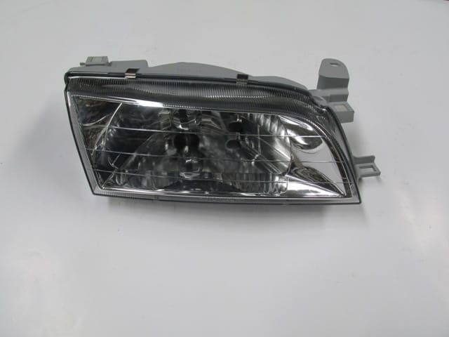 TOYOTA COROLLA- AE101- 93/98; MODİFİYE FAR LAMBASI SAĞ (ŞEFFAF CAMLI NİKELAJLI) H4 (KOTO)