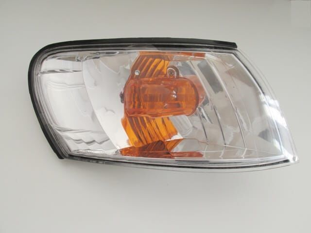 TOYOTA COROLLA- AE101- 93/98; MODİFİYE ÖN SİNYAL SAĞ (ŞEFFAF CAMLI NİKELAJLI) (KOTO)