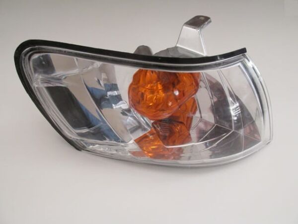 TOYOTA COROLLA- AE101- 93/98; MODİFİYE ÖN SİNYAL SAĞ (ŞEFFAF CAMLI NİKELAJLI) (KOTO)