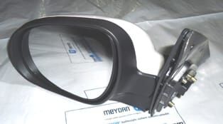 HYUNDAI I30- 07/12; KAPI AYNASI SOL ELEKTRİKLİ/SİNYALSİZ/SİYAH KAPAKLI (3FİŞLİ) (FAMELLA)