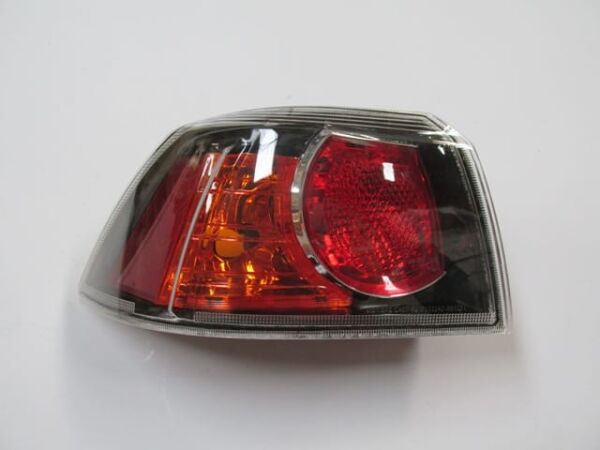 MITSUBISHI LANCER- 11/16; DIŞ STOP LAMBASI SOL KIRMIZI/SARI (SİYAH) (DEPO)