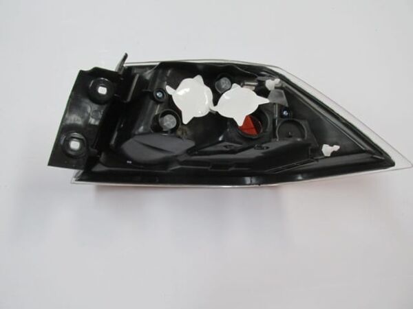 MITSUBISHI LANCER- 11/16; DIŞ STOP LAMBASI SOL KIRMIZI/SARI (SİYAH) (DEPO)