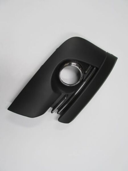 PEUGEOT 3008- 09/13; SİS LAMBA KAPAĞI SAĞ SİS DELİKLİ (SİS ÇERÇEVESİ NİKELAJLI) (TYG)