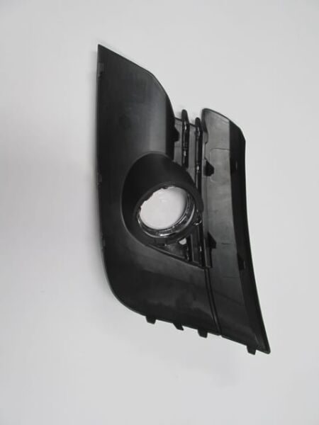 PEUGEOT 3008- 09/13; SİS LAMBA KAPAĞI SAĞ SİS DELİKLİ (SİS ÇERÇEVESİ NİKELAJLI) (TYG)