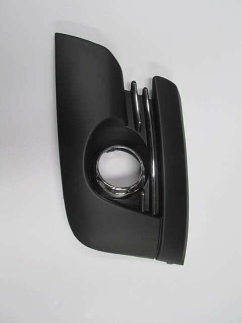 PEUGEOT 3008- 09/13; SİS LAMBA KAPAĞI SOL SİS DELİKLİ (SİS ÇERÇEVESİ NİKELAJLI) (TYG)