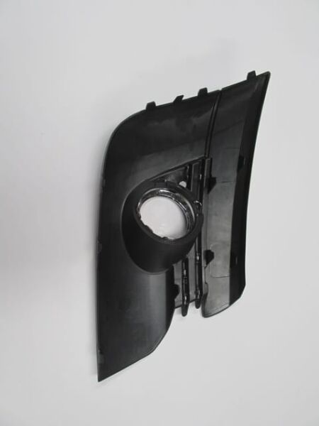 PEUGEOT 3008- 09/13; SİS LAMBA KAPAĞI SOL SİS DELİKLİ (SİS ÇERÇEVESİ NİKELAJLI) (TYG)