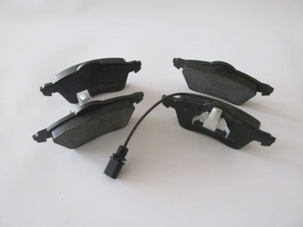 VOLKSWAGEN TRANSPORTER- T4- 96/01; ÖN FREN BALATASI 1,9/2,4/2.5(KABLOLU)DİSK)156,4X68,8X19,90)BR