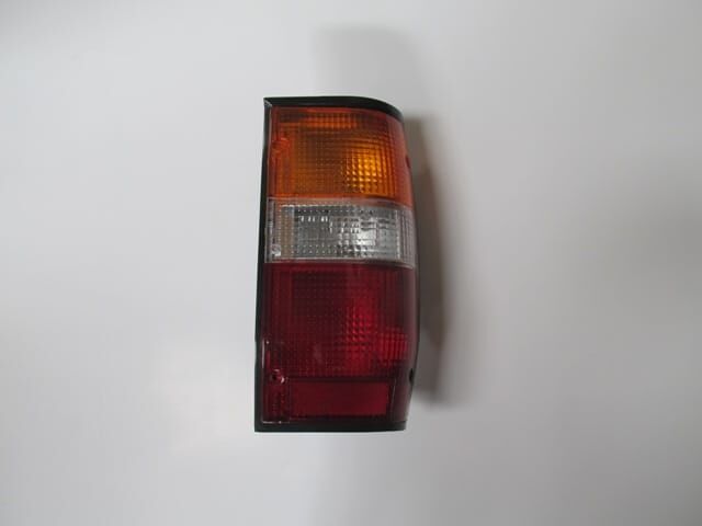 MITSUBISHI L200- PICK UP- 97/98; STOP LAMBASI SAĞ SİYAH SARI/BEYAZ KIRMIZI (DEPO)