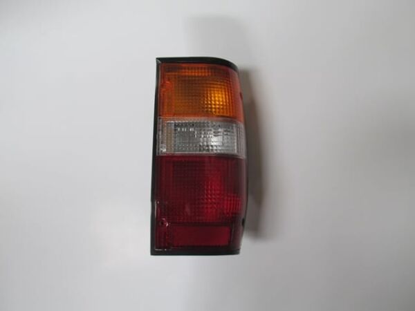MITSUBISHI L200- PICK UP- 97/98; STOP LAMBASI SAĞ SİYAH SARI/BEYAZ KIRMIZI (DEPO)