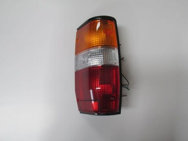 MITSUBISHI L200- PICK UP- 97/98; STOP LAMBASI SAĞ SİYAH SARI/BEYAZ KIRMIZI (DEPO)