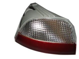 FORD FOCUS- HB- 05/07; ARKA SİS LAMBASI SAĞ KIRMIZI/BEYAZ (5KAPI)(FAMELLA)