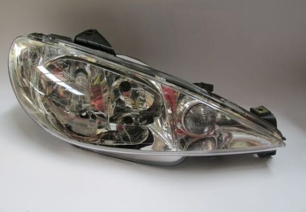 PEUGEOT 206- SD- 07/11; FAR LAMBASI SAĞ ELEKTRİKLİ/MOTORSUZ (ŞEFFAF CAMLI) H7/H7 (AYFAR) (E MARKLI)