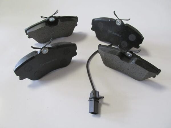 VOLKSWAGEN TRANSPORTER- T4- 02/03; ÖN FREN BALATASI 1,9/2.4/2,5 (1 KABLOLU)(DİSK)128X65,8X18)BRA