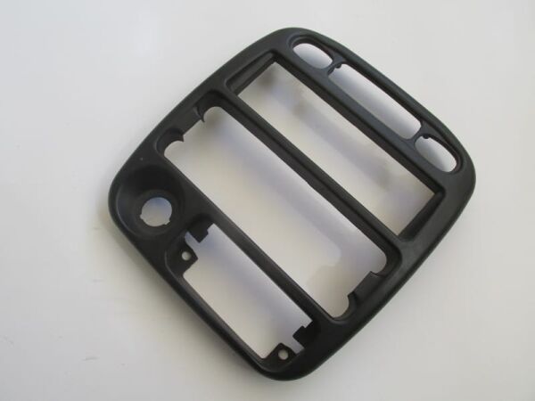 HYUNDAI ACCENT- 98/00; ÖN GÖĞÜS TEYP PANELİ/ÇERÇEVESİ (KLİMASIZ) (SÜRGÜLÜ AYAR)