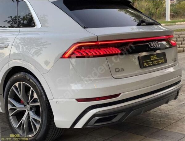 AUDI Q8- 18/25; ARAÇ BİLGİLERİ VE RESİMLERİ