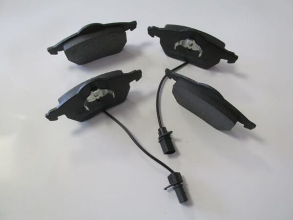 AUDI A3- 97/03; ÖN FREN BALATASI 1,8T/1,9TDI (2 KABLOLU)(DİSK)(156,4X73,8X19,6/74,1X19,6)(BRAMAX)