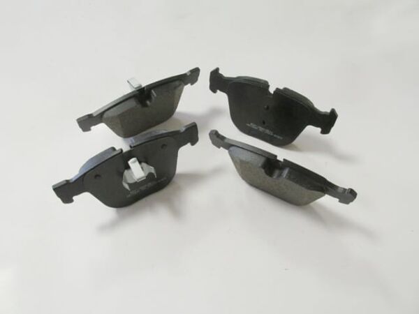 BMW 5 SERI- E60- 04/10; ARKA FREN BALATASI (KABLOSUZ)(DİSK)(140.6x67.6x15.9)(BRAMAX)