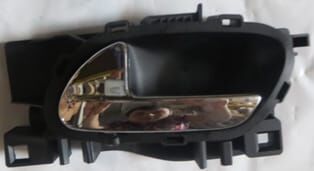 PEUGEOT 207- 06/12; ARKA KAPI İÇ AÇMA KOLU SOL (ELCEĞİ NİKELAJLI) (HUSHAN)