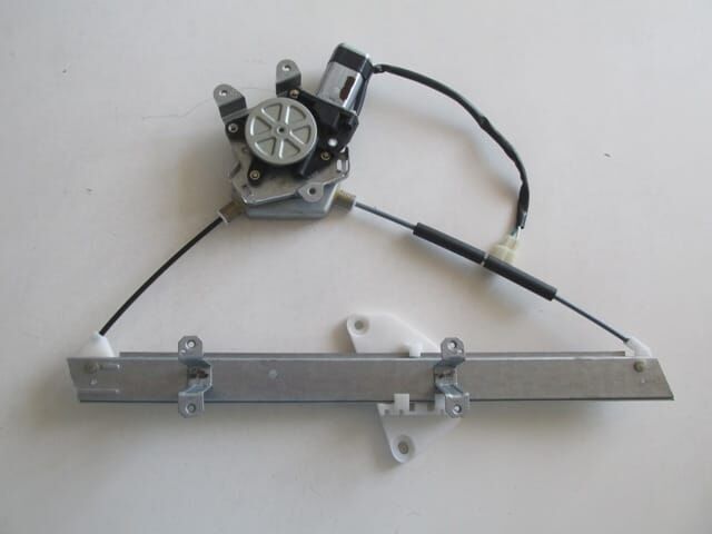 MITSUBISHI CANTER- FE515- 98/06; ÖN CAM KRİKOSU SAĞ ELEKTRİKLİ/MOTORLU 2FİŞ 12 VOLT (FE511)