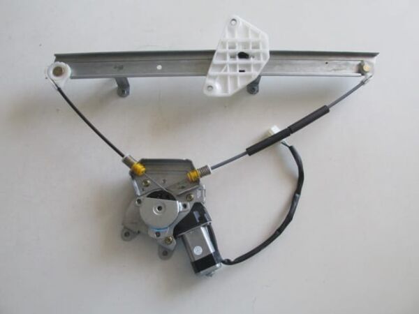 MITSUBISHI CANTER- FE515- 98/06; ÖN CAM KRİKOSU SAĞ ELEKTRİKLİ/MOTORLU 2FİŞ 12 VOLT (FE511)