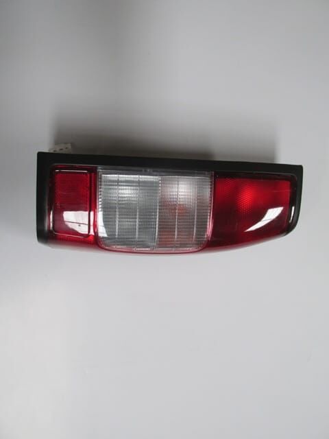 NISSAN SKYSTAR- PICK UP- D22- 99/02; STOP LAMBASI SAĞ KIRMIZI/BEYAZ (FPI)