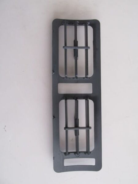 OPEL VECTRA- A- 88/95; ÖN GÖĞÜS ORTA ÜFLEME PETEĞİ SAĞ/SOL GRİ (YAPIŞTIRILABİLİR TİP) (DİFİZÖR)