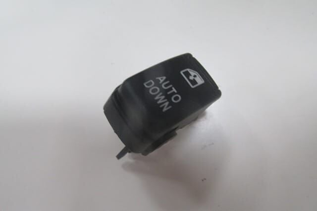 HYUNDAI GETZ- 03/05; ÖN SOL KAPI CAM AÇMA DÜĞMESİ BUTONU SOL