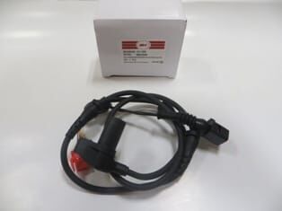 AUDI A4- 95/99; ABS SENSÖRÜ ÖN SAĞ/SOL AYNI (ADET) (2+2 FİŞ) (1,6/1,8/1,9 TDI/2,4/2,6/2,5 TDI) (