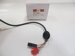 AUDI A4- 95/99; ABS SENSÖRÜ ÖN SAĞ/SOL AYNI (ADET) (2+2 FİŞ) (1,6/1,8/1,9 TDI/2,4/2,6/2,5 TDI) (