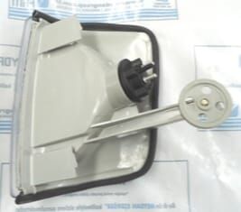 MERCEDES 190- W201- 83/93; ÖN SİNYAL SAĞ FÜME (FAMELLA)