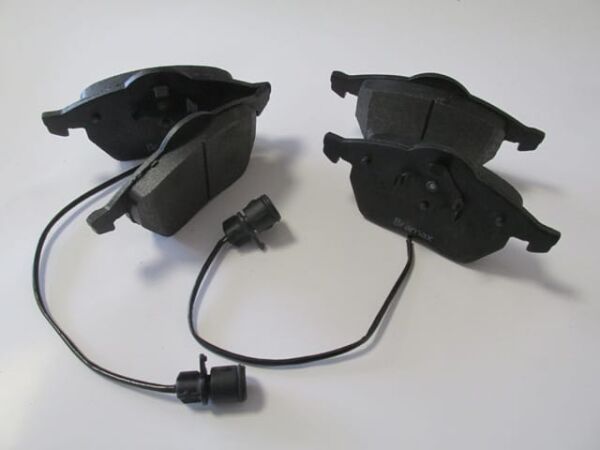 AUDI A4- 95/99; ÖN FREN BALATASI 1,8/1,9TDI/2,4/2,5TDI/2,6 (2KABLOLU)(DİSK)(156,4X73,8X19,5)(BRA