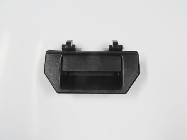 NISSAN SKYSTAR- PICK UP- D22- 99/02; BAGAJ KAPAĞI DIŞ AÇMA KOLU SİYAH (ORTADAN AÇMALI)(TW)