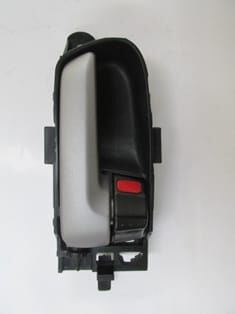 SUZUKI GRAND VITARA- 06/12; ÖN KAPI İÇ AÇMA KOLU SAĞ SİYAH (ELCEĞİ GÜMÜŞ GRİ) (HUSHAN)