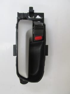 SUZUKI GRAND VITARA- 06/12; ÖN KAPI İÇ AÇMA KOLU SOL SİYAH (ELCEĞİ GÜMÜŞ GRİ) (HUSHAN)